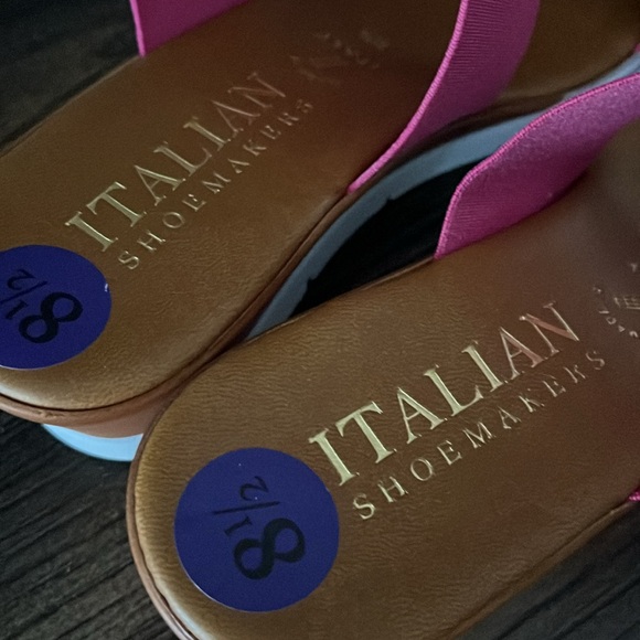 ITALIAN SHOE MAKERS ELASTIC STRAP WEDGE (SIZE 8 ) - Picture 5 of 11